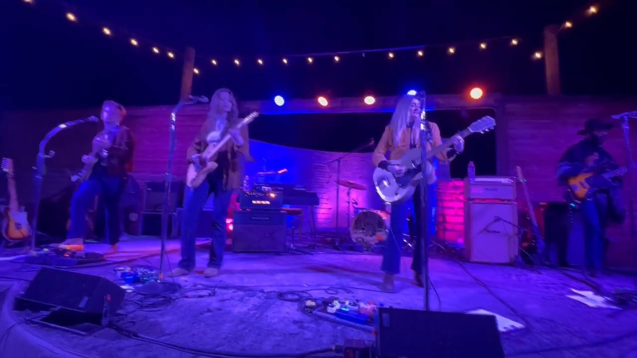 Aly & AJ – Pappy & Harriet’s Palace, Pioneertown, CA – March 2023 (10)

