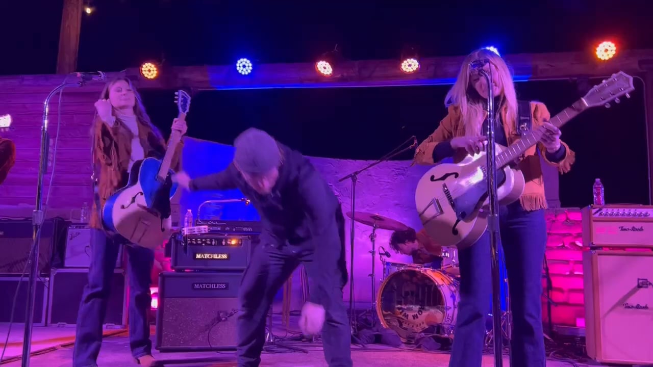 Aly & AJ – Pappy & Harriet’s Palace, Pioneertown, CA – March 2023 (6)
