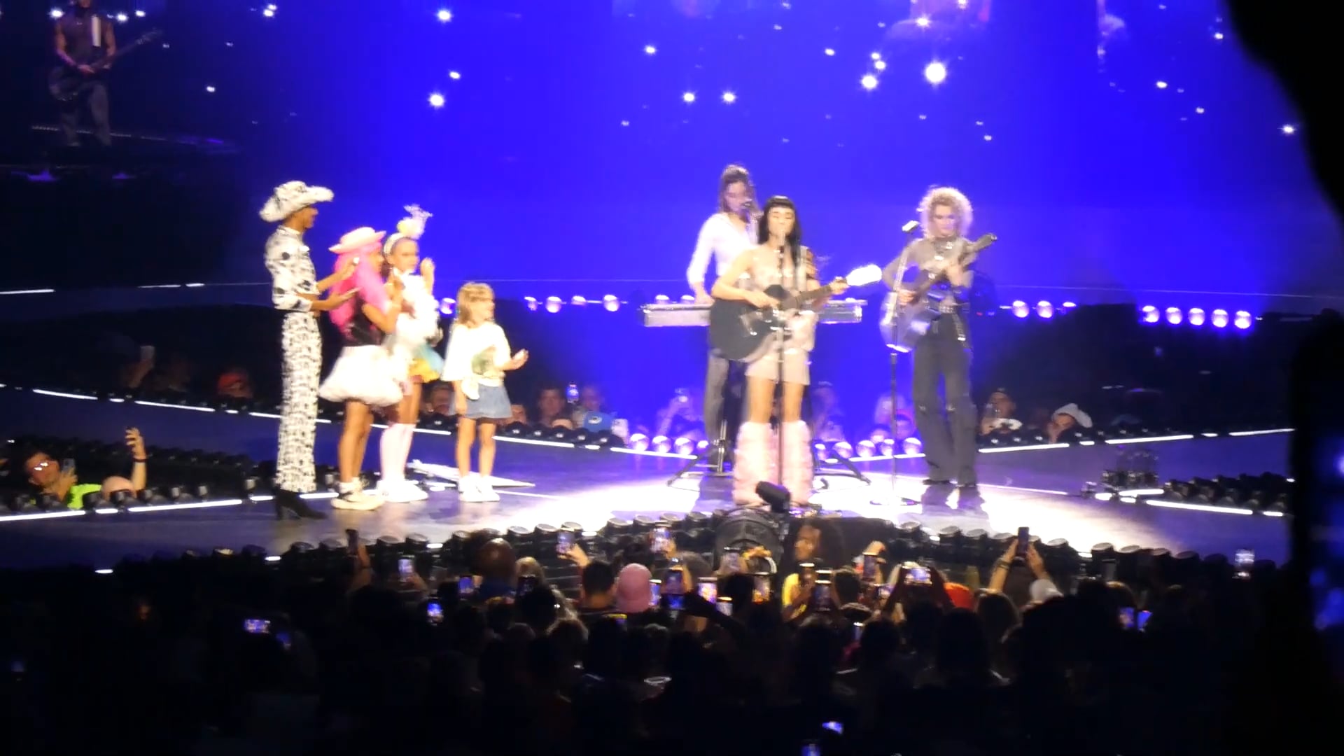 Katy Perry – Prudential Center, Newark, NJ – 2025 (11)
