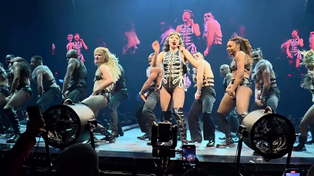 Lady Gaga Vegas 2025 (12)
