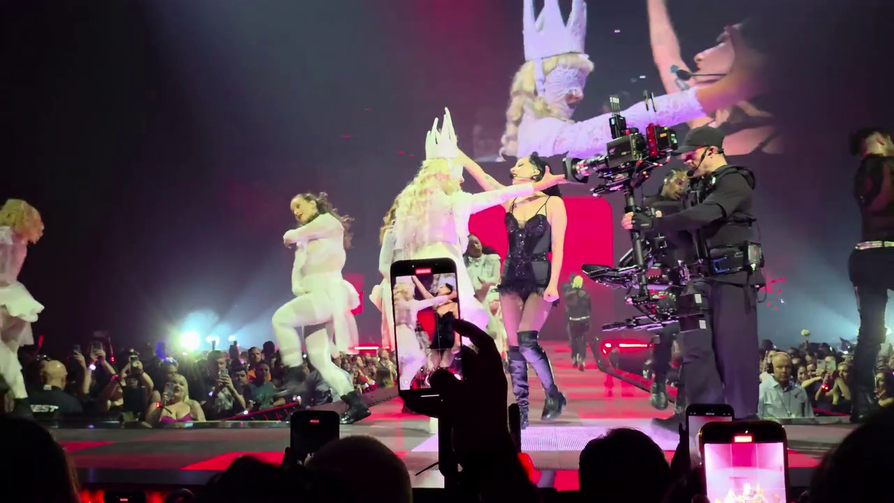 Lady Gaga Vegas 2025 (16)
