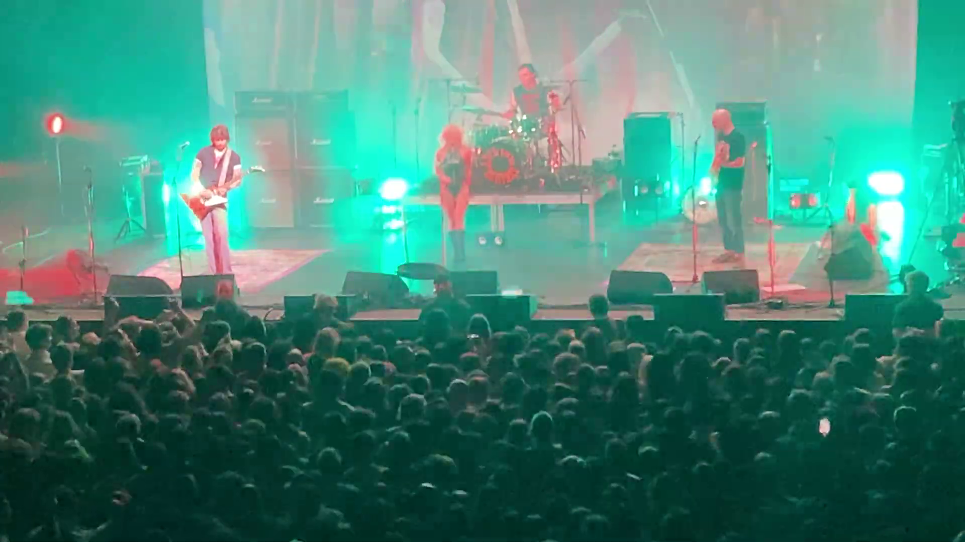 Amyl and The Sniffers Boston 2025 (24)
