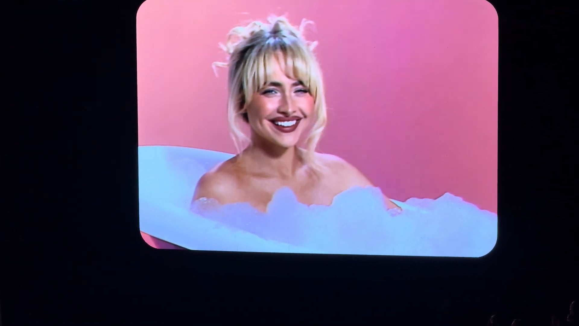 Sabrina-Carpenter-MSG-2024-13
