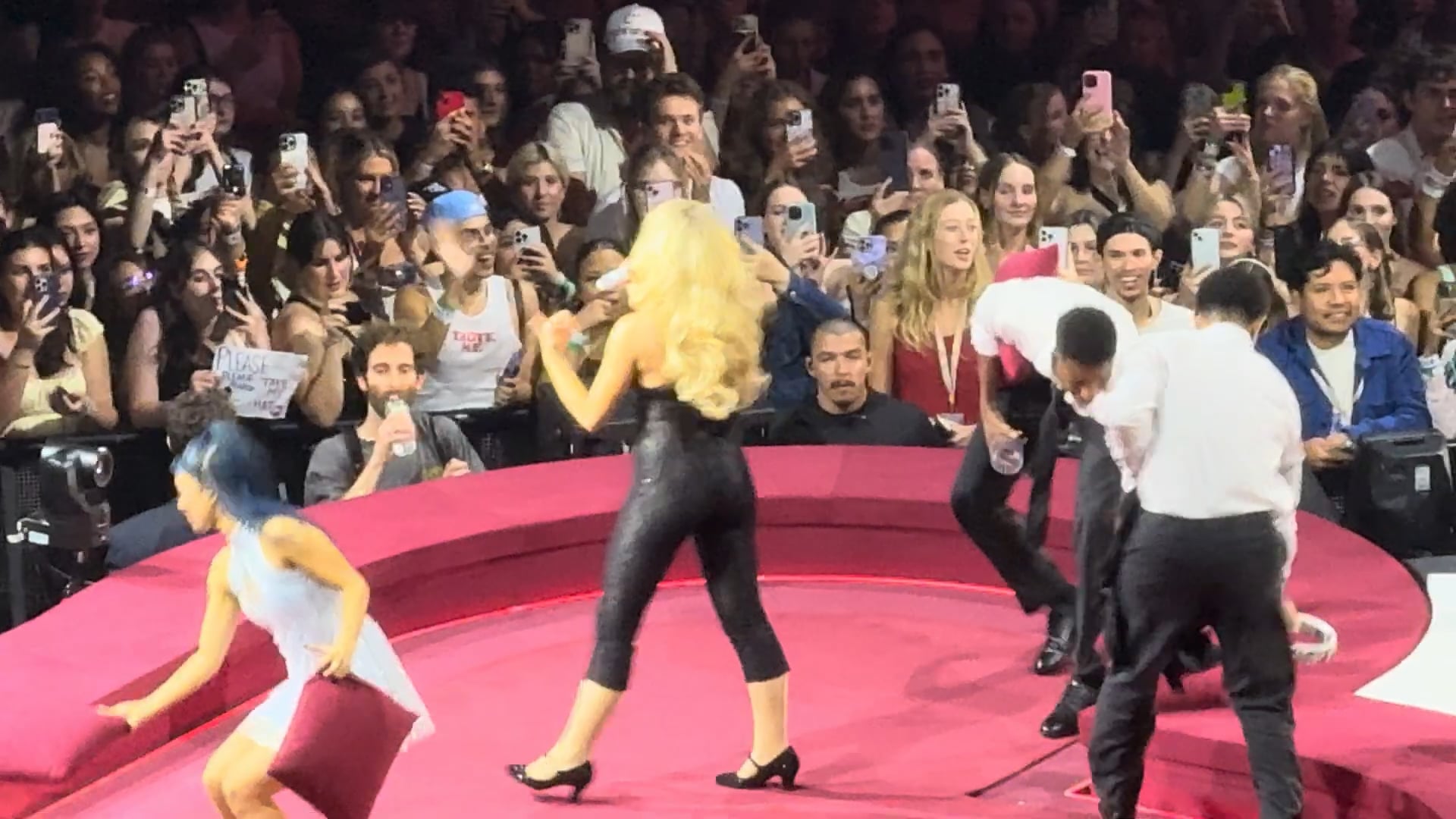 Sabrina-Carpenter-MSG-2024-2
