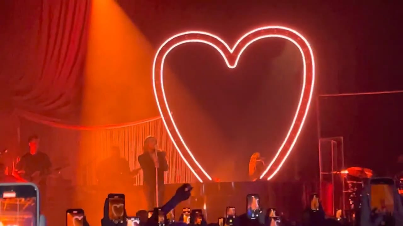 Sabrina-Carpenter-Toronto-2023-1
