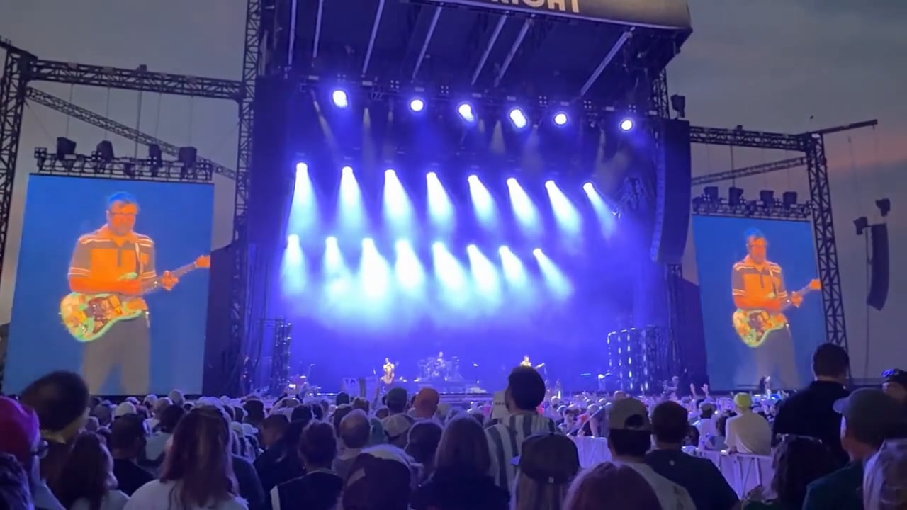 Weezer – Oceans Calling 2025 nude (3)
