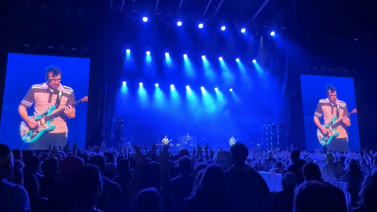 Weezer – Oceans Calling 2025 nude (6)
