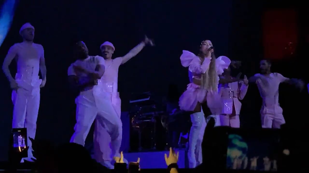 Ariana Grande – Nassau Veterans Memorial Coliseum, November 9th, 2019 (11)
