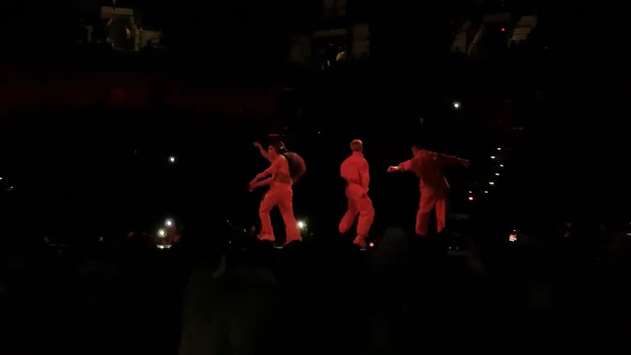 Ariana Grande – Nassau Veterans Memorial Coliseum, November 9th, 2019 (8)
