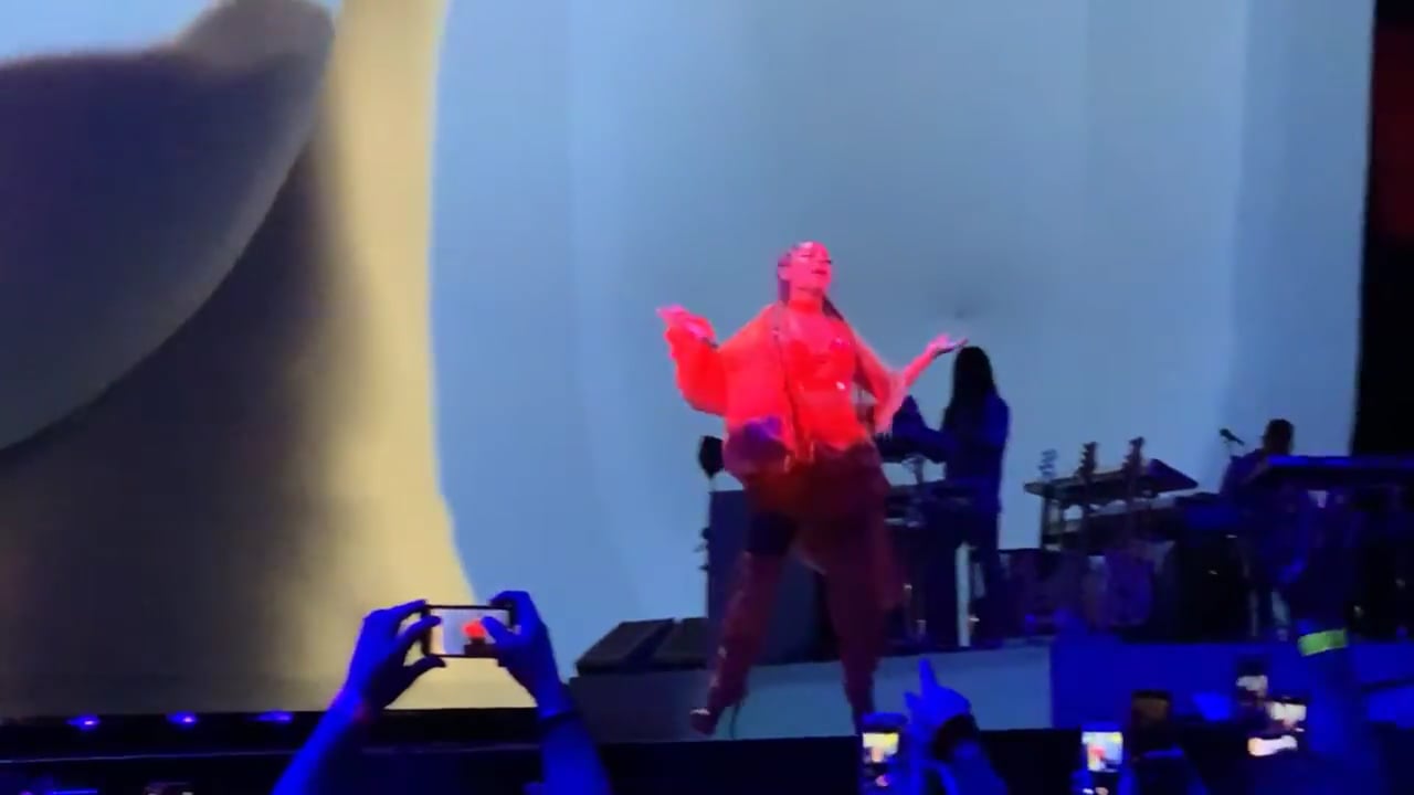 Ariana Grande – Nassau Veterans Memorial Coliseum, November 9th, 2019 (9)
