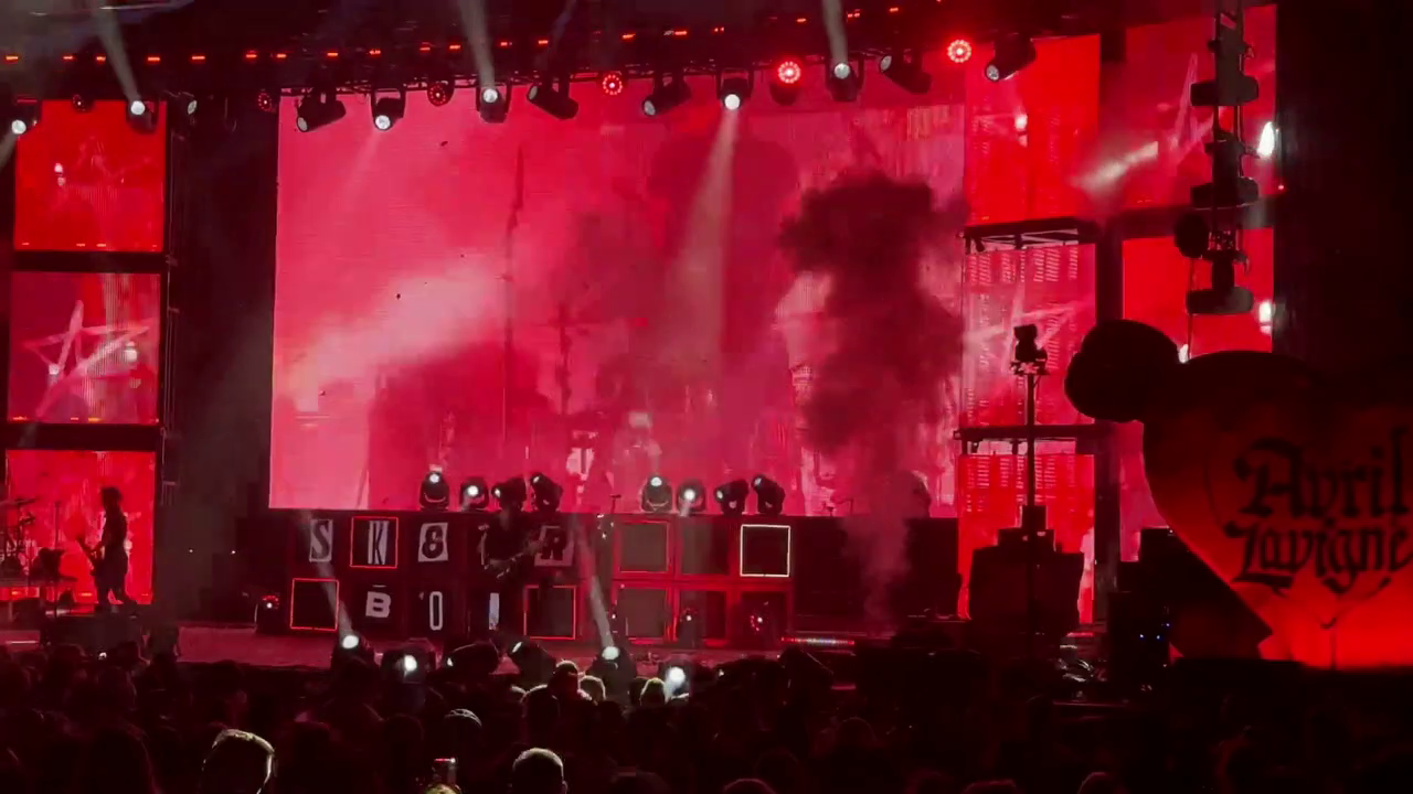 Avril - Pittsburgh 2025 (1)
