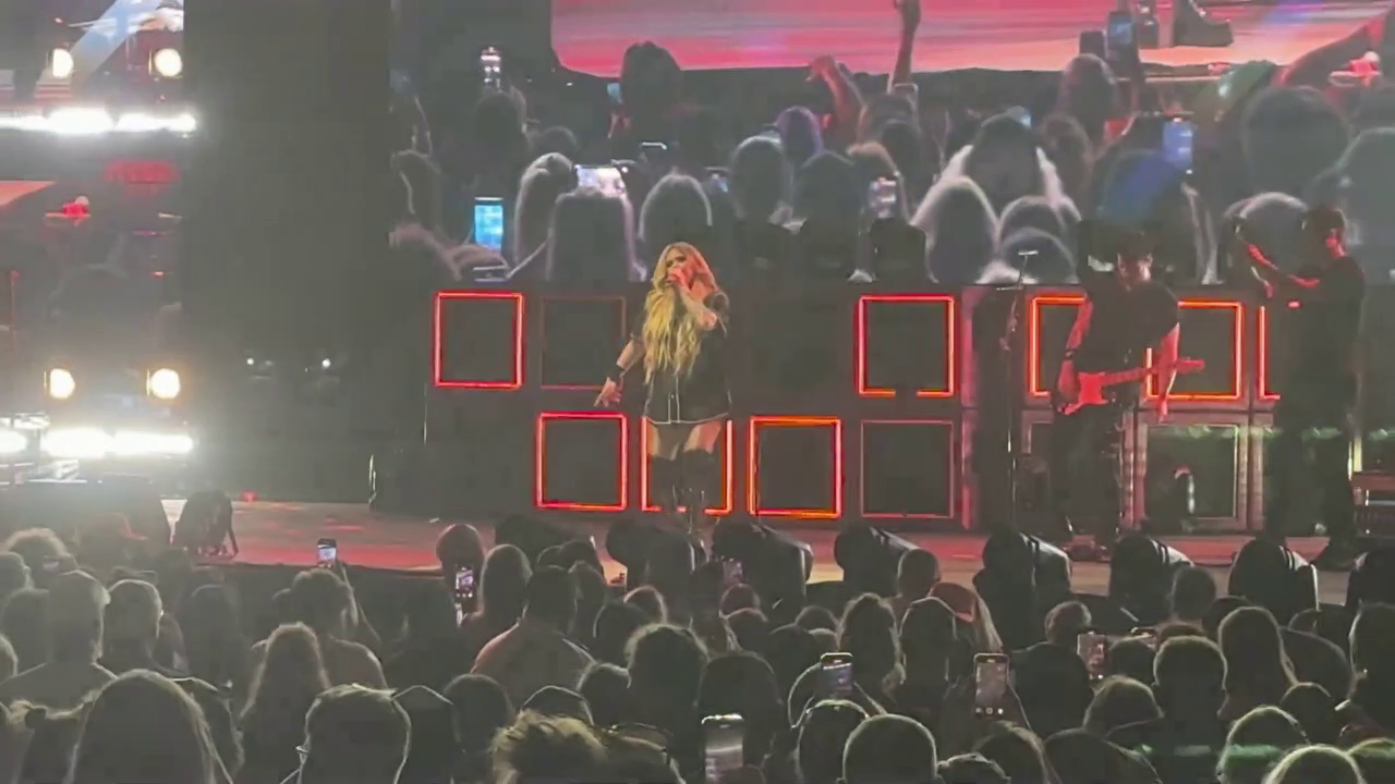 Avril - Pittsburgh 2025 (3)
