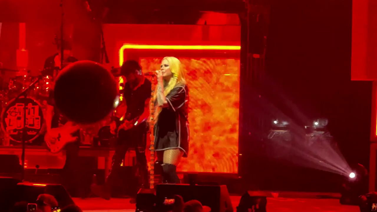 Avril - Pittsburgh 2025 (5)
