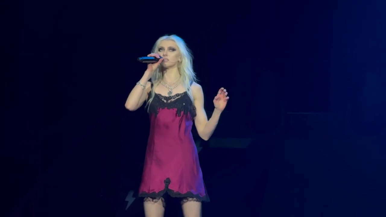 The-Pretty-Reckless-Rose-Bowl-2025-28
