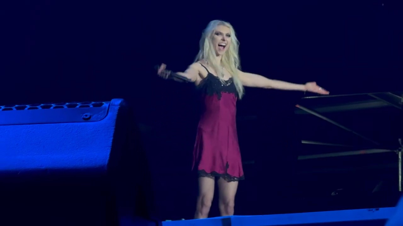 The-Pretty-Reckless-Rose-Bowl-2025-36
