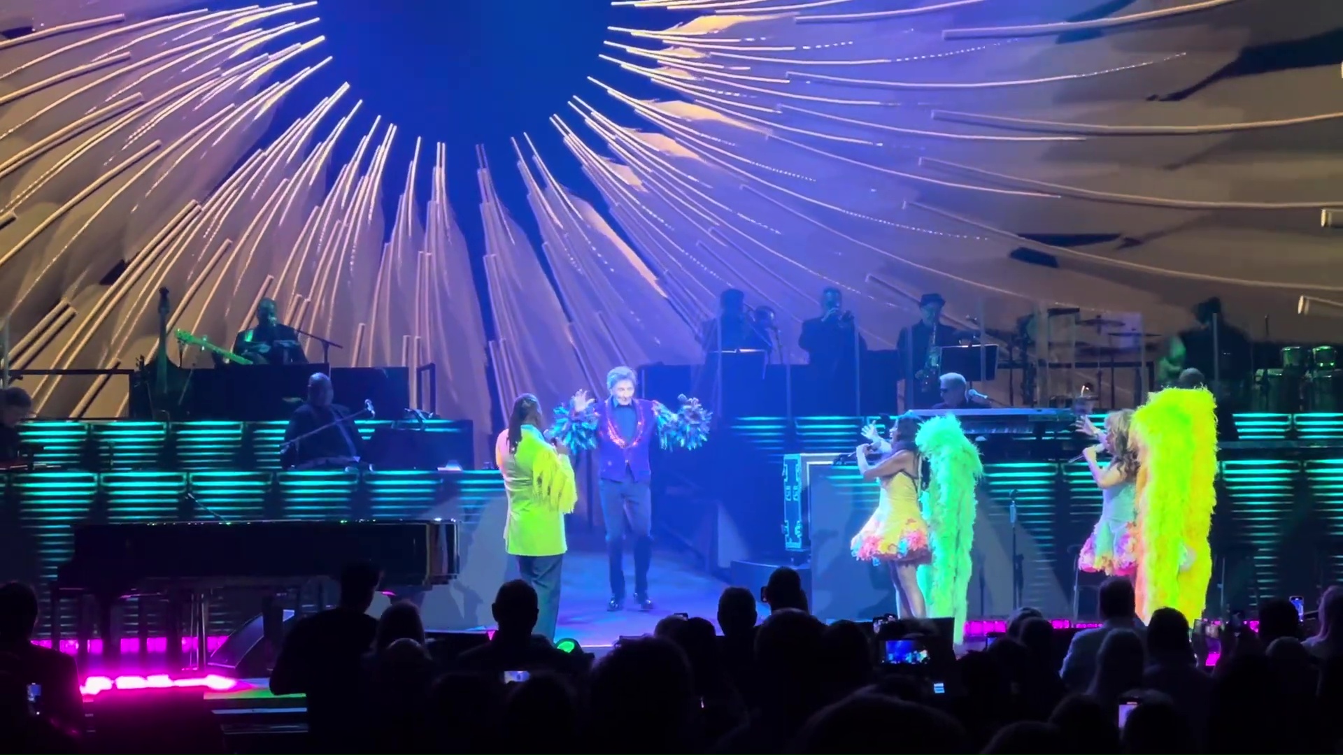 Barry-Manilow-Radio-City-Music-Hall-2024-6
