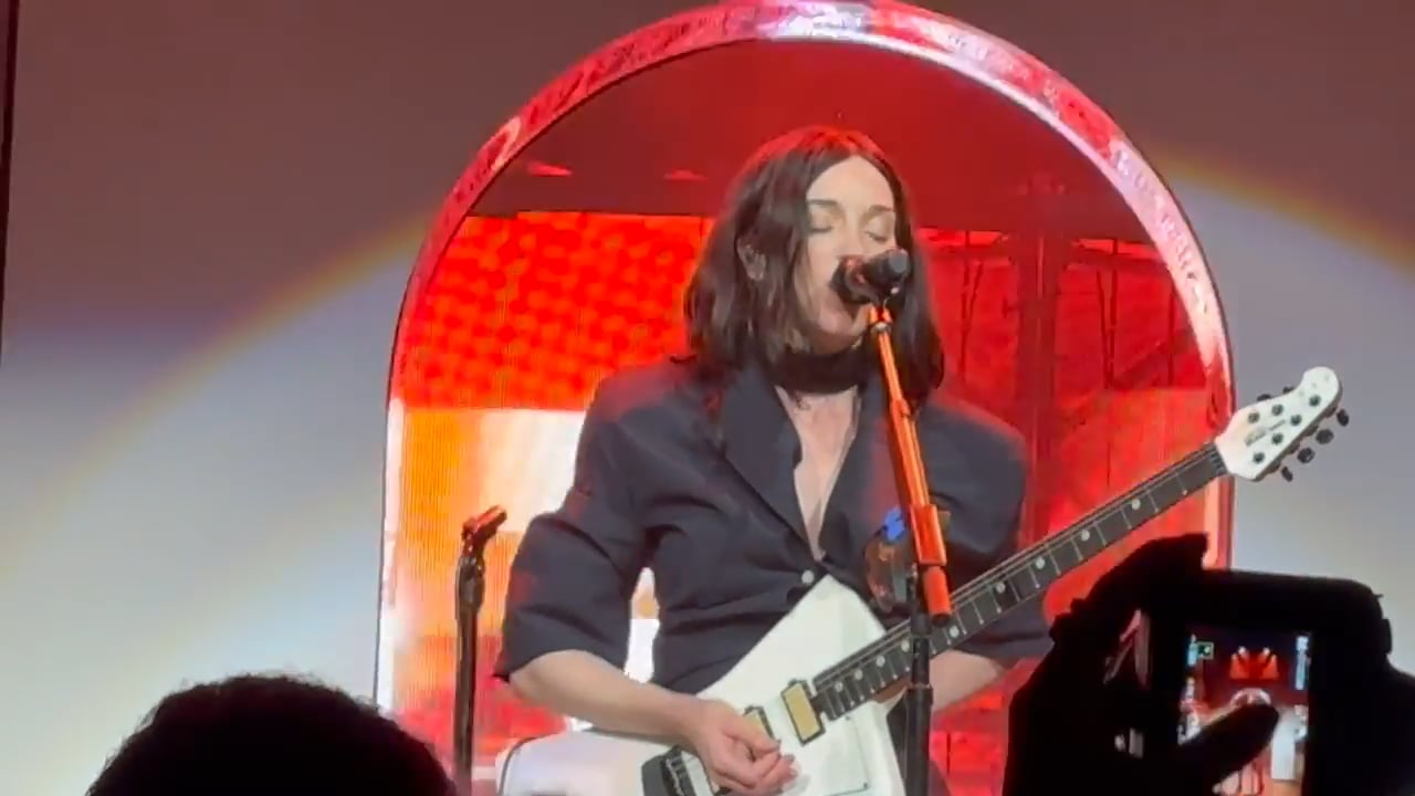 St.-Vincent-Paramount-Theater-2024-3
