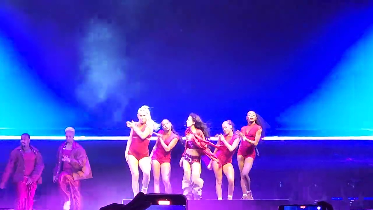 Jennie-Coachella-2025-12
