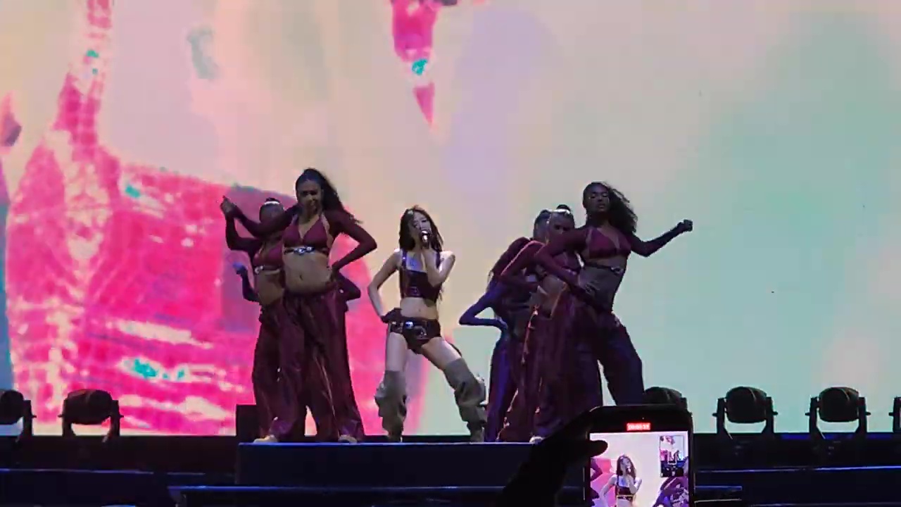 Jennie-Coachella-2025-6
