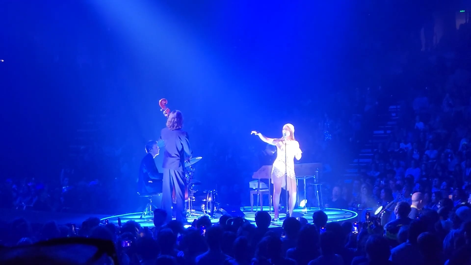 Laufey – Bridgestone Arena, Nashville, TN 2025 (16)
