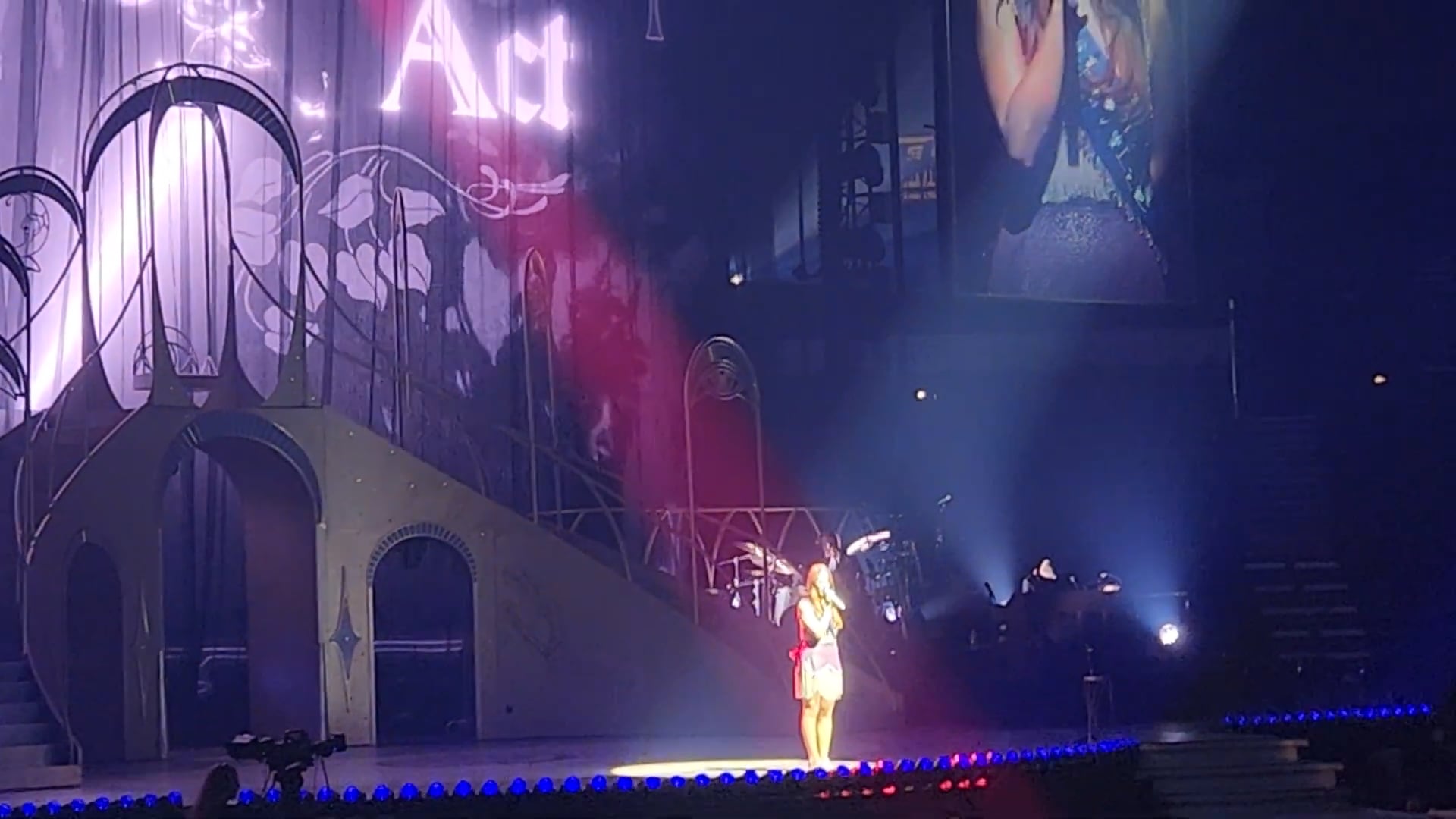 Laufey – Bridgestone Arena, Nashville, TN 2025 (9)
